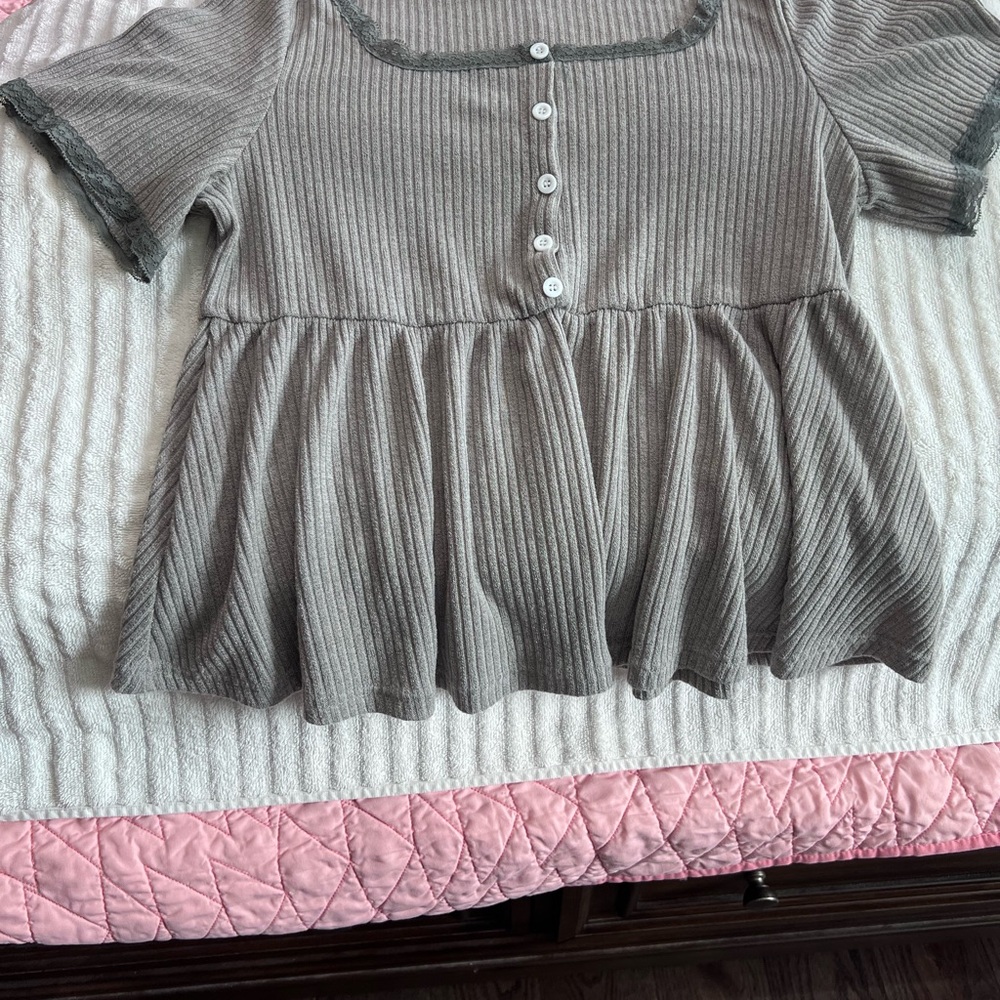 ROMWE Gray Ribbed Button-Up Top - Picture 3 of 5